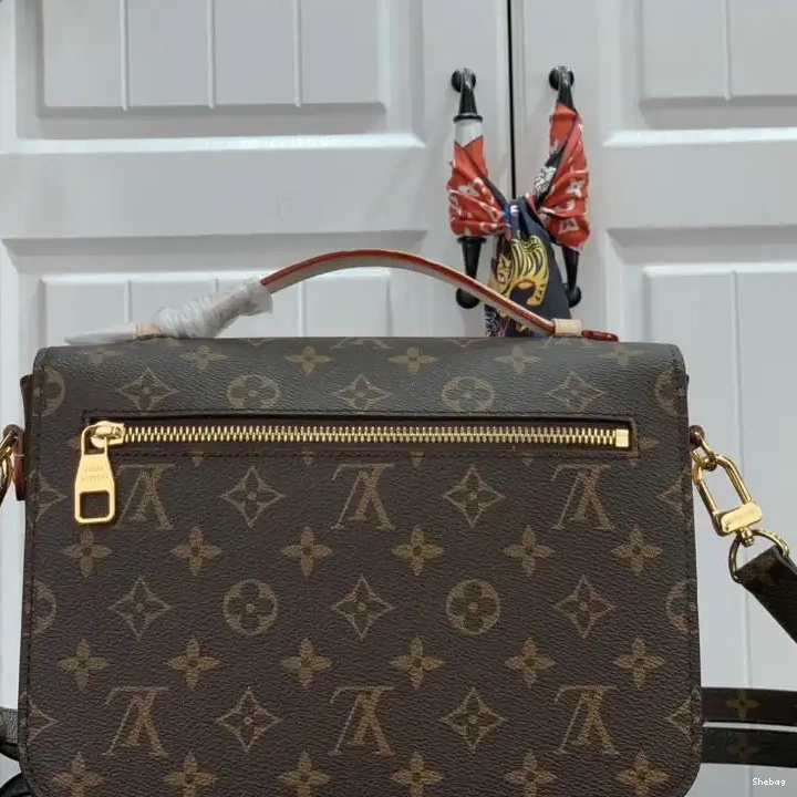 Bags 207B570039 LV 0711